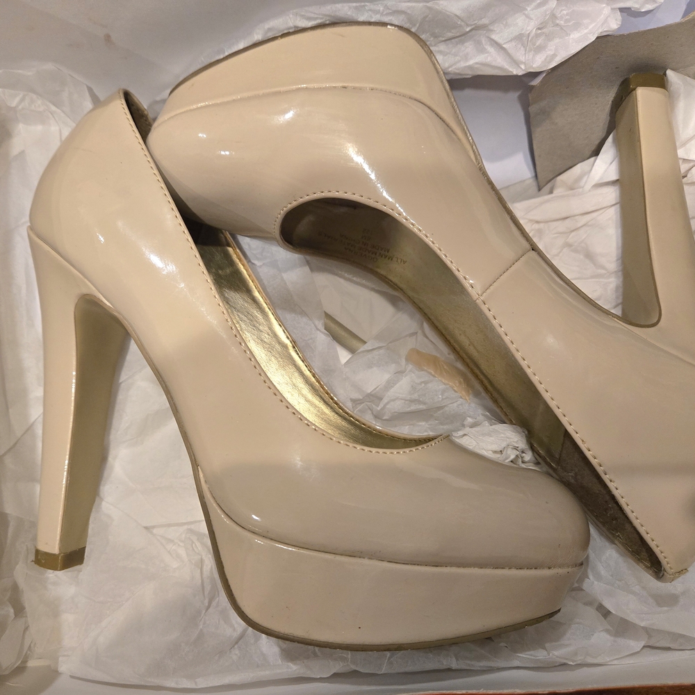 GUESS Cream Patent Leather Heels with Platform. Size 6.5 Worn Once!